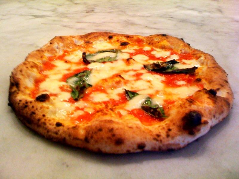 A Neapolitan margherita pizza